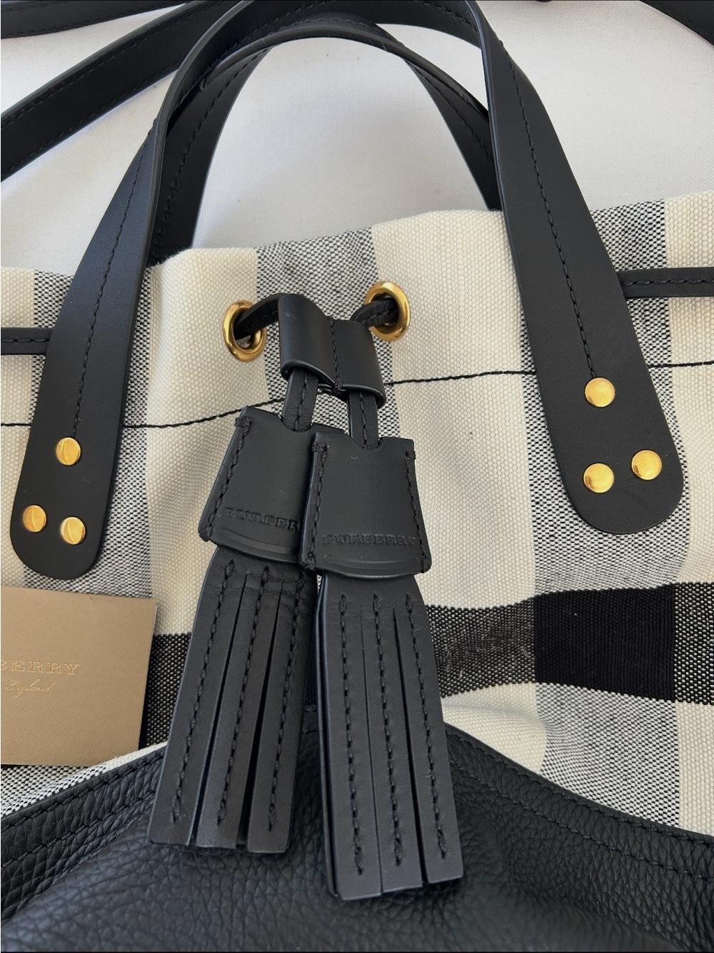 NWOT, Designer Luxury. Genuine Burberry Black & Ivory Check Tote, Never Used - Picture 3 of 8